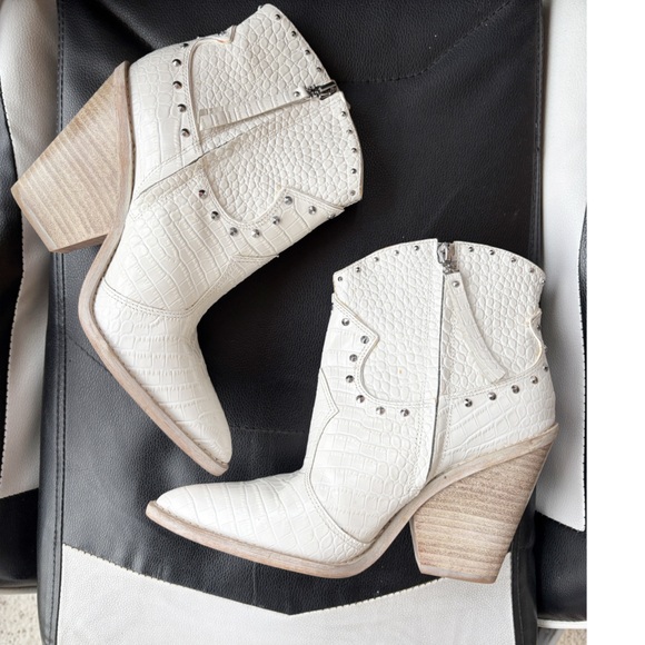 Sam Edelman Iris Studded Leather Western White Ankle Booties - Picture 2 of 7